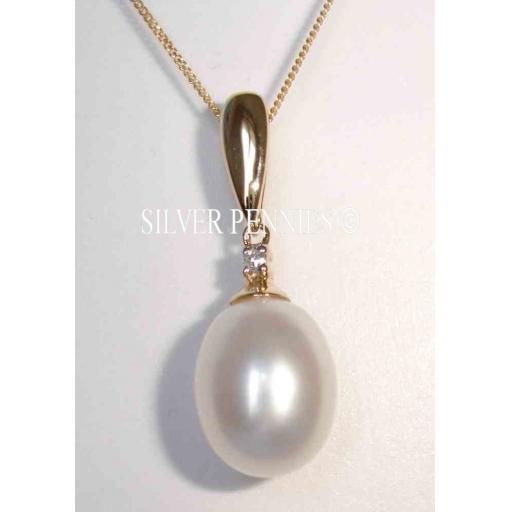 Pearl And Diamond Pendant Necklace. 9ct Gold